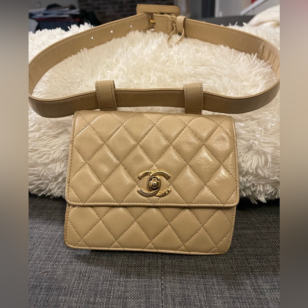 ❤️SOLD❤️ Vintage Authentic CHANEL Beige Lambskin Quilted Belt Bag, Size 70/28